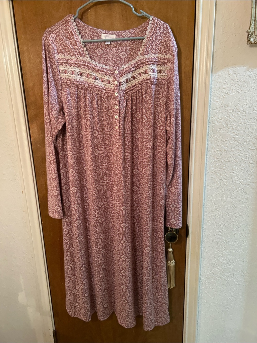 Women’s Long Sleeve Purple Floral Lace-Trim Nightgown. NWOT. XL